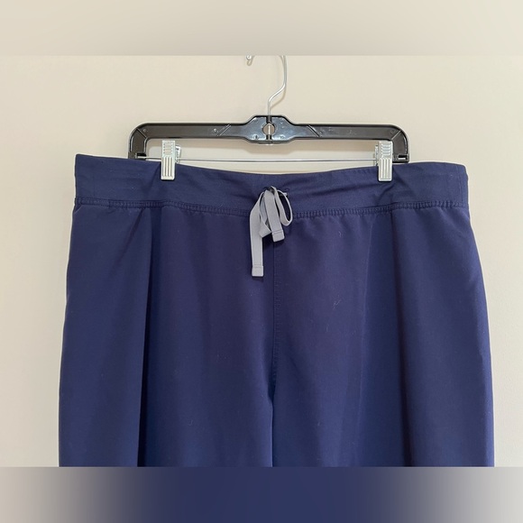 FIGS High Waisted Livingston Basic Scrub Pants in Navy, XL/T - Picture 5 of 8